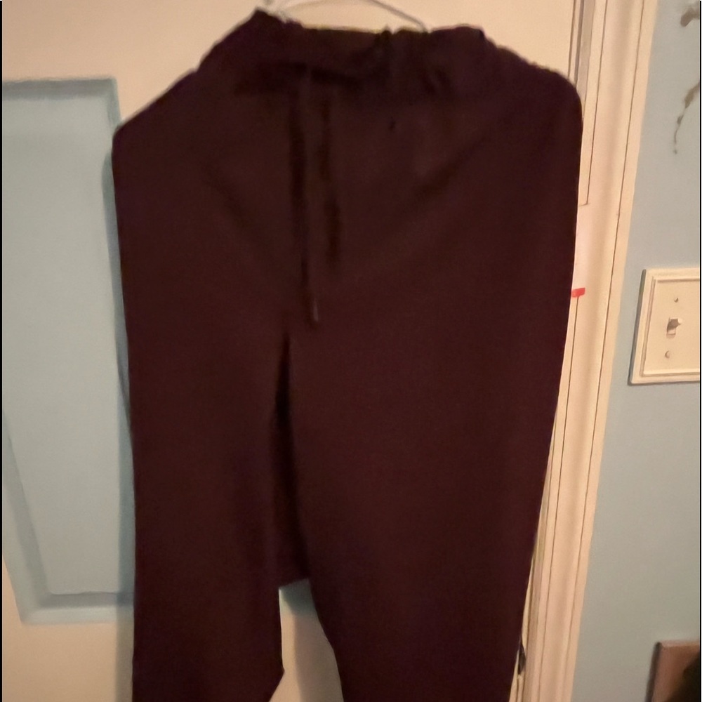 Livi maroon joggers
